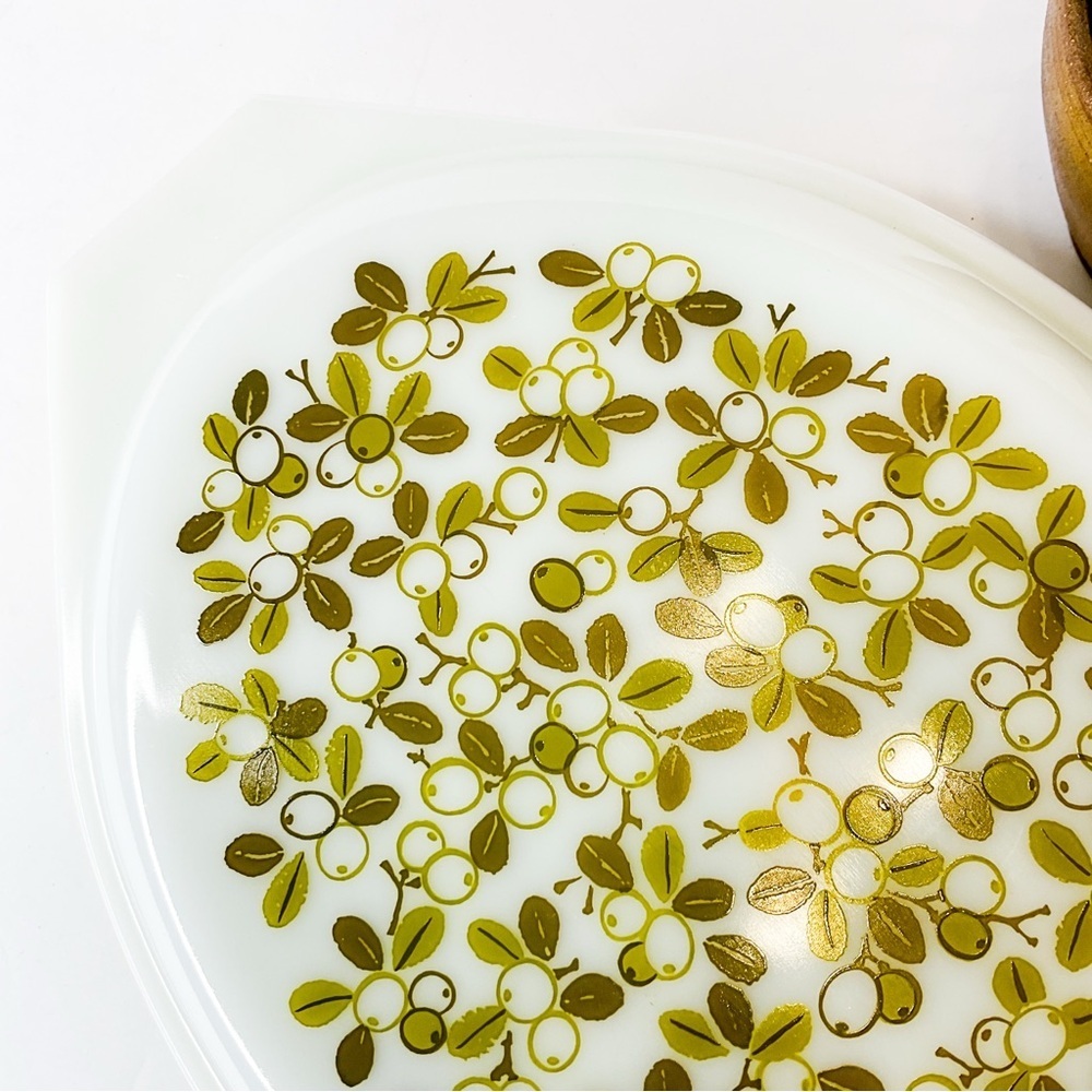 VINTAGE Pyrex Avocado Green Olive Pattern Casserole Dish With Lid MCM Retro - Picture 3 of 10